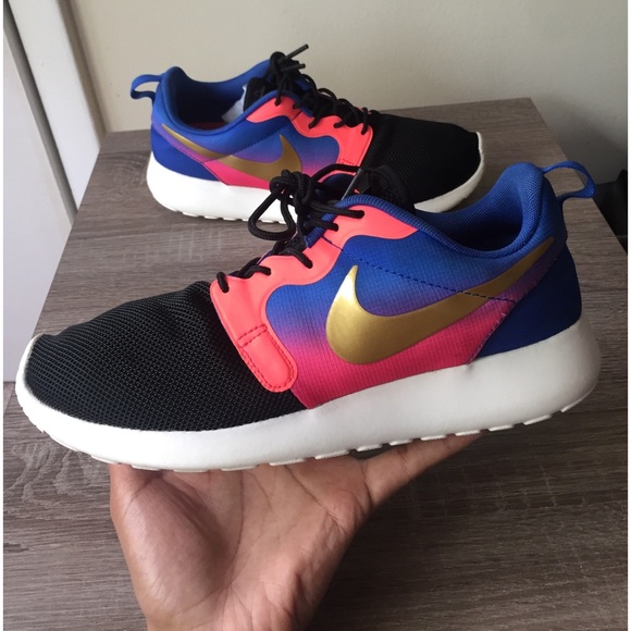 Nike Shoes - SOLD VIA MERC! NIKE ROSHE RUN HYPERFUSE PREMIUM